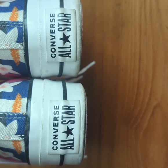 Converse - Picture 10 of 16